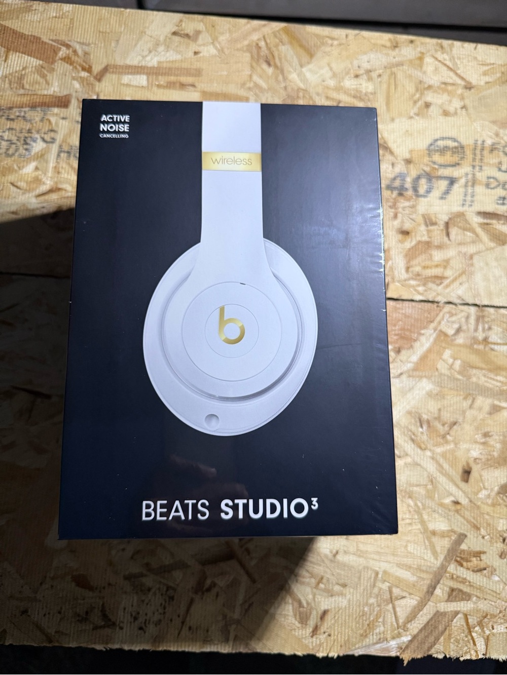 Beats Studio 3 Wireless Noise-Cancelling Headphones - White/Gold